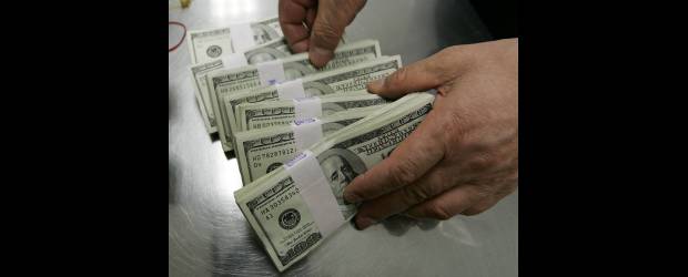El dólar, cuatro jornadas en picada | Archivo | El dólar cerró ayer, de nuevo, por debajo de los 1.900, a 1.887,8 pesos.