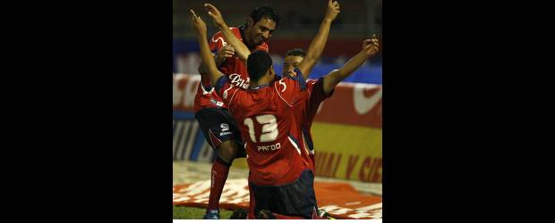 Bendiciones recibió DIM en Semana Santa | Esteban Vanegas | En el regreso del fútbol al Atanasio Girardot, el Medellín le ganó con argumentos y goles 3-0 a un pobre Cúcuta, que a los 86 minutos se quedó sin Carlos Báez por abusar del juego brusco. El DIM prepara ahora el juego del jueves frente al Cerro Porteño, por la Copa, y desde hoy pondrá en circulación las boletas.