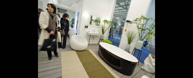 Los baños que mostró Milán | | El lenguaje de la naturaleza es el que predomina en el diseño del baño: tonos claros, maderas, formas simples y orgánicas. La tendencia es por lo natural.