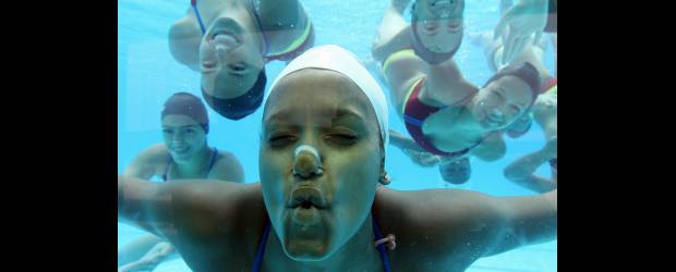 Ciclo olímpico recibe un golpe bajo | Archivo, Hernan Vanegas | Las nadadoras sincronizadas de Colombia estuvieron cerca de Brasil en los Juegos Suramericanos, e incluso se dijo que no ganaron por decisiones de los jueces. Llevan un proceso de muchos años que, como equipo, se puede ver cortado si no viajan a los Centroamericanos y del Caribe de Puerto Rico.