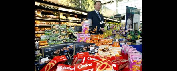 La marca Casino llegó al Exito | Jaime Perez | Fabrice Soler, gerente de Marcas Propias y Exclusivas de la cadena, exhibe el portafolio de productos Casino que se ofrecen en Exito, Pomona y Carulla.