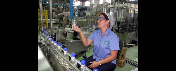 FLA compra alcohol extraneutro a Bolivia | Archivo | Según la FLA, desde enero pasado se le dejó de comprar alcohol a la Industria Licorera de Caldas. El nuevo contrato será por 33.000 millones de pesos.