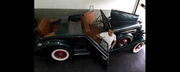 Los antiguos resucitan por pasión | Hernán Vanegas | Este es el Packard Eight 1935, coupé convertible referencia 1201 en el que Herman Gutiérrez lleva 14 años trabajando para lograr su restauración total. Cada detalle se trabaja de manera meticulosa con el fin de llegar al estado original. Este vehículo se podrá apreciar hoy por las calles de Medellín durante el décimo quinto Desfile de Autos Clásicos y Antiguos EL COLOMBIANO.