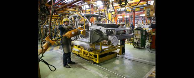 Industria automotriz debe ser más competitiva | | Existe un potencial importante para que Colombia se convierta en una plataforma exportadora a regiones y países cercanos, pero el costo de producción es todavía un obstáculo que debe resolverse para fortalecer la presencia industrial automotriz
