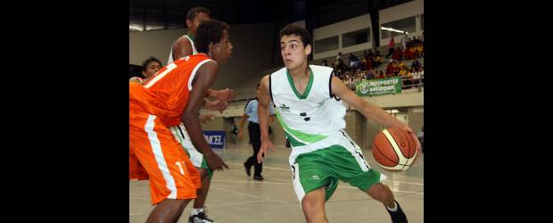 Antioquia, raro rey intercolegiado | Julio César Herrera | Ante Valle en la final, Antioquia no pudo y entregó un dominio de seis años, al caer por pizarra de 63-55. Los paisas, no obstante, ganaron los Juegos.