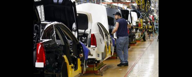 GM va a bolsa con nuevos proyectos | | General Motors cimenta gran parte de la recuperación de sus ventas y el retorno a los números positivos en sus balances a los buenos resultados actuales y en perspectiva de las operaciones que tiene en los mercados emergentes.