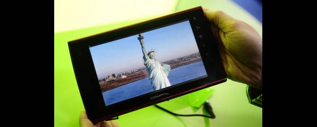 Cinco apps básicas para Android | Archivo | Layar, para Android, permite al usuario usar la cámara del dispositivo para obtener información adicional que se integra con lo que se ve en la imagen.