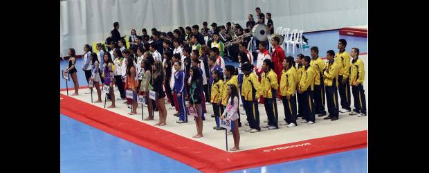 Adrenalina pura con gimnasia suramericana | Manuel Saldarriaga | Aspectos de la inauguración del Suramericano, anoche en el Coliseo de Gimnasia. Los representantes de los ocho países desfilaron y recibieron el cariño de los antioqueños que desde hoy disfrutarán del espectáculo. Las pruebas son hoy y mañana.