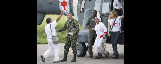 Cinco secuestrados volverían a casa | Archivo | La última liberación unilateral hecha por las Farc fue la del sargento del Ejército, Pablo Emilio Moncayo y el soldado Josué Daniel Calvo. De darse esta nueva liberación, sería la primera en la presidencia de Juan Manuel Santos.