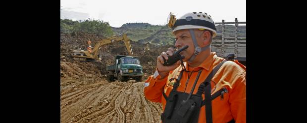 Byron, héroe en la tragedia | Esteban Vanegas | Byron Escudero es uno de los 180 rescatistas de la Defensa Civil que han trabajado permanentemente en las labores de rescate de cadáveres en La Gabriela. Su vocación de servicio lo ha motivado ha desempeñarse como socorrista durante 31 años.