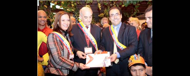 Colombia, mejor estand en Fitur | Cortesia | La presidenta de Proexport, María Claudia Lacouture, el presidente del jurado, José Manuel Macieiras y el ministro de Comercio, Sergio Díaz-Granados.
