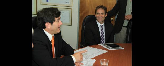 Santi lucha por subir número de atletas apoyados | Cortesía Coldeportes, Bogotá | Santiago Botero aparece al lado del director de Coldeportes Jairo Clopatosfky, quien firmó un convenio de cooperación con el Comité Olímpico Colombiano.