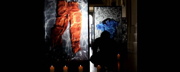 Lo que el río no se pudo llevar | Donaldo Zuluaga | La exposición es la primera que realiza el Museo de Antioquia, con Ana Piedad Jaramillo como directora. La artista eligió la iglesia porque quería para Medellín, un sitio que marcó tanto su investigación, un lugar sagrado y ritual. Los sacerdotes sólo dijeron que ojalá fuera en cuaresma, que es la época del perdón.