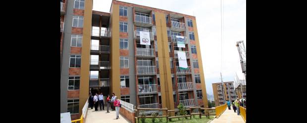 549 familias de El Limonar ya tienen casa propia | Julio Cesar Herrera | El Limonar (etapa VI), es el proyecto bandera de la estrategia de vivienda de la Alcaldía de Medellín en el corregimiento de San Antonio de Prado.