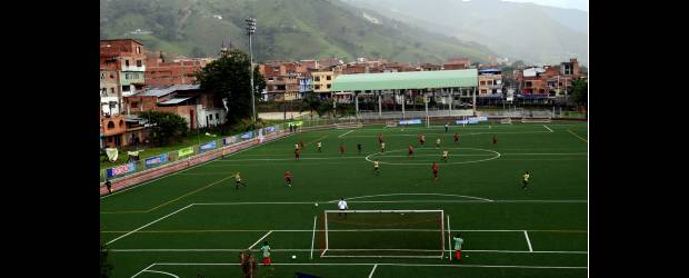 El Medellín de Copa es otro cuento | Jaime Pérez, Barbosa | Medellín, de gran acogida en el estadio Los Búcaros de Barbosa, lidera el Grupo B de la Copa Postobón con 11 puntos. Lo siguen Rionegro, con 10; Itagüí, 8; Nacional, 7; Caldas, 4, y Envigado, 3.