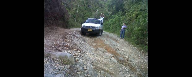 Dos horas para recorrer 18 km | Tipeador Jorge Eduardo Uribe Lenis | La secretaria de Gobierno de Alejandría, Gloria Patricia Puerta, afirmó que la Gobernación está buscando los contratistas para el mantenimiento de la vía.