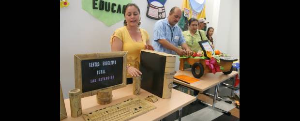 Hay encuentro de ideas para educar | Archivo | Doris Adriana Ramírez dijo que se busca que las comunidades "seleccionadas por el Programa Computadores para Educar, desarrollen un proceso de formación, que les posibilite innovar sus prácticas pedagógicas, para promover aprendizajes más significativos". En la imagen un encuentro del mismo Programa.