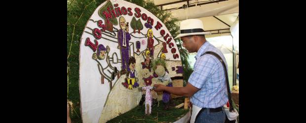 Las vísperas más feriadas de Santa Elena | Fotos Róbinson Sáenz | Cien kilos pesará la silleta Emblemática con la que desfilará Mauricio Londoño Londoño, cuyo diseño iba ayer bastante adelantado.
