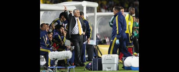 ¿Será el fin de la era del técnico Lara? | Hernán Vanegas, Enviado Especial, Bogotá | No tenía por qué tener una mejor cara el técnico Eduardo Lara. La derrota ante México fue una desilusión total para todo el pueblo colombiano que esperaba ver a su selección nacional en la ronda de semifinales.