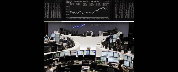 Inversionistas perciben un panorama más alentador | Kirill Iordansky, Reuters-francfort, Alemania | En la jornada de ayer las bolsas se movieron en torno a noticias positivas, como el crecimiento del gasto de los hogares de E.U. y la fusión de los dos principales bancos de Grecia. La Bolsa de Francfort (en la foto) ganó 2,4 por ciento.