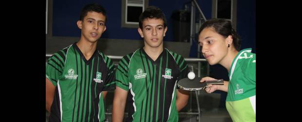 Los Arango le dan a la bolita | Robinson Sáenz | Luis Ángel, Pablo y Ana María Arango. Falta en la imagen Juan, otro de los Arango que hacen parte de la nueva generación de Antioquia y triunfadores en el Nacional sub21 e infantil pasado.