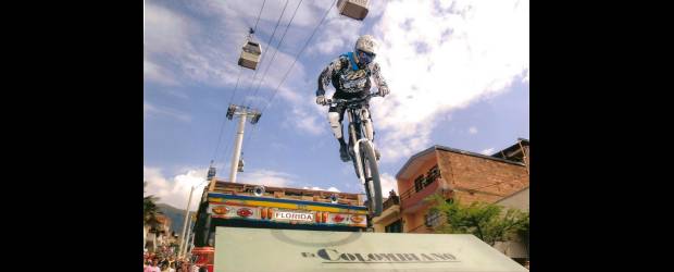 Parceros, en Andalucía hay una fiesta extrema | Archivo | Demostraciones como esta se podrán apreciar hoy en el sector nororiental de Medellín, gracias al Clásico EL COLOMBIANO-Indeportes Antioquia que les abre las puertas a los deportes extremos. Un evento benéfico deportivo que integra a la comunidad.