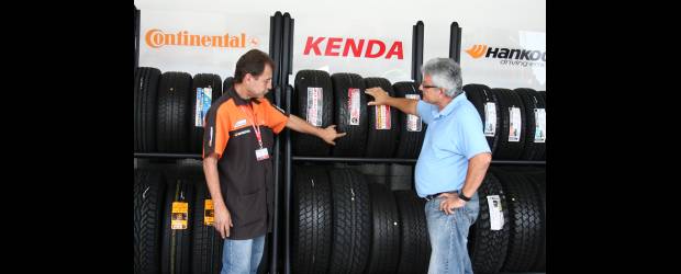 Red Interllantas crece de manera sostenida | En los puntos de distribución de la Red Interllantas, sostiene León Darío Valencia, el usuario puede encontrar una oferta amplia en marcas para una misma referencia.