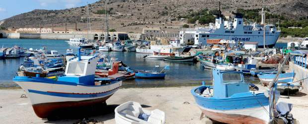 Sicilia, un ensayo de paraíso | Cortesía Eric Vandeville | No lejos de Marsala está la isla de Favignana (es la más grande del archipiélago de las Egades), a siete kilómetros de la costa siciliana. Es muy conocida no solo por sus calas y playas, sino por su tradicional pesca del atún.