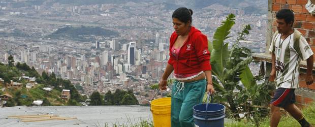 Servicio de agua se restableció en seis barrios del oriente de Medellín | Esteban Vanegas | Los deslizamientos afectaron el sistema de acueducto en esta zona de la ciudad.