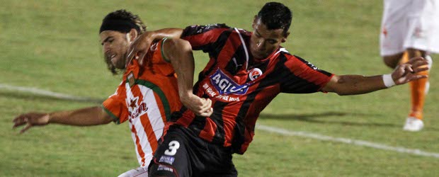Envigado entró en la tónica de sumar | Julio César Herrera | Envigado sumó este sábado, en una noche lluviosa, un punto ante el Cúcuta en el Parque Estadio Sur.