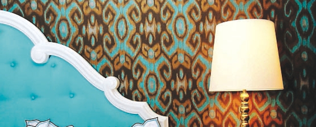 Regresa el papel pintado. Estampados florales y diseños informales llenan de color las paredes de toda la casa. | Regresa el papel pintado. Estampados florales y diseños informales llenan de color las paredes de toda la casa.