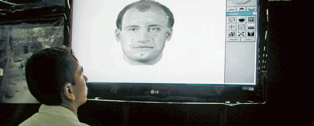 Desarrollos para cazar criminales | Perla Toro Castaño | La idea de tener esta clase de exposiciones en Campus Party radica en la necesidad de demostrar que la tecnología no siempre está ligada al uso de computadores y que como parte de la ciencia es inherente al ser humano.