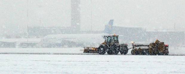 Aeropuertos europeos vuelven a la normalidad tras fuertes nevadas | Reuters | Los aeropuertos de Inglaterra han sido los más afectados.