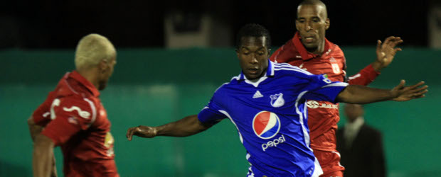 Millonarios hiló “delgado” ante los ‘diablos’ | Colprensa | El clásico de las estrellas fue para Millonarios, que este sábado en El Campín volvió a la victoria en la Liga después de dos meses.