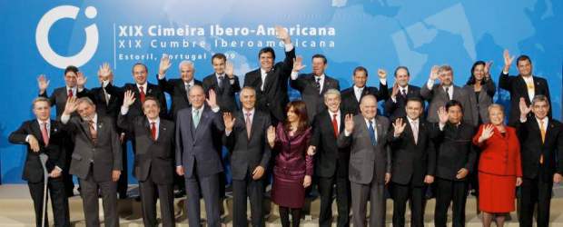 Mandatarios de Iberoamérica aprobarán metas para mejorar educación | Archivo | La anterior Cumbre Iberoamericana se realizó en Portugal el 30 de noviembre de 2009.