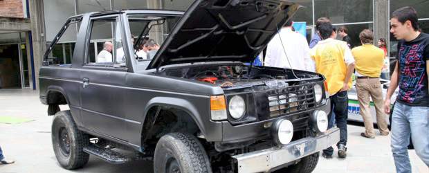 Auto eléctrico ya rueda en Medellín | | Este es el carro eléctrico en el que está trabajando el Proyecto de Vehículos Eléctricos de la Universidad Eafit, un Mitsubishi Montero que se espera pueda ser uno de los primeros autos eléctricos del país.