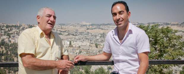 Amistad a prueba de política | Yonit Schiller, Israel - Jerusalén | Pese al deterioro de las relaciones de Israel con sus vecinos y el aún fallido proceso de paz en Oriente Medio, la amistad de Moshe Dukrin, judío (izquierda), y Rami Traba, árabe (derecha), no se acaba.