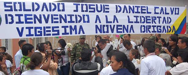 Colprensa | Banderas blancas, de Colombia y pancartas hicieron parte de la celebración.