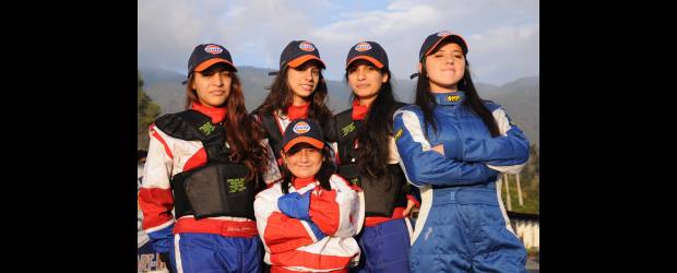 Las mujeres le ponen freno al auge masculino en los karts | Cortesía | Este es el grupo de mujeres que debuta en la Easykart colombiana. Faltan en la foto las antioqueñas Manuela Vásquez y Daniela Moncada.