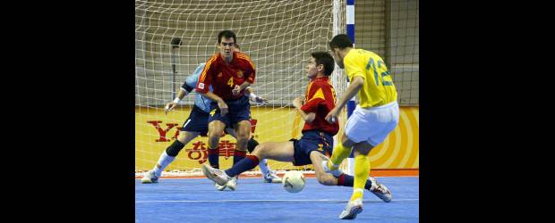 Falcao, el mejor jugador de futsal del mundo, estará en los Juegos | Archivo | Falcao (número 12) es una de las grandes figuras que vienen a los Juegos Suramericanos de Medellín. Espectáculo y buen futsal trae el brasileño.