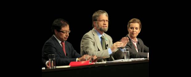 Presidenciales en blanco y negro | Raúl Palacios, Colprensa -Bogotá | En el debate del martes hasta el color de la corbata dio algo que decir. Mockus marcó la diferencia con su traje claro y su corbata verde. Lo que más se destacó fue la altura intelectual que demostró el debate.