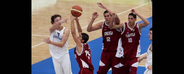 Charrúas frenan en seco a Brasil | Juan Antonio Sánchez | Venezuela ganaba sobrado hasta el tercer cuarto ayer, pero se relajó y Argentina lo venció en el remate del partido del básquet masculino de los Juegos.