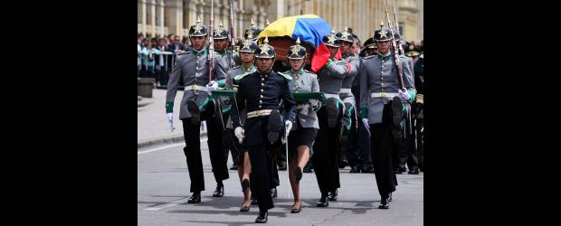 Uribe no cree en "gestos" de las Farc | AP, Bogotá | Con honores fue despedido ayer el teniente coronel Julián Ernesto Guevara. La madre del oficial de la Policía, Emperatriz de Guevara, señaló durante la emotiva ceremonia que la libertad la encontró su hijo en el cielo.