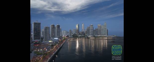 Panamá es un destino para más que comprar | Cortesía | Panamá, que significa abundancia de peces y mariposas, ofrece más que un buen lugar para hacer compras. Cada vez son más reconocidas sus playas, su creciente turismo ecológico, además de las ventajas que da su capital para los negocios. En la ciudad hay un contraste de la Panamá Moderna y el Casco Viejo.