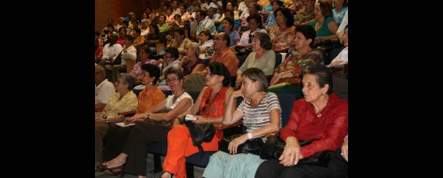 La espera agobia a pensionados de Cajanal | Archivo | Al cierre de la caja y según cifras de la Presidencia de la República, la entidad tenía 32 mil demandas por pensiones. La fotografía corresponde a la reunión que convocó a los docentes del departamento con procesos pendientes.