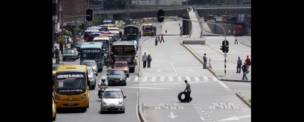 "Y no hay sobrecostos": dice la Contraloría | Jaime Pérez | Tal como están las cosas, los municipios de Medellín, Envigado e Itagüí tendrían que subsidiar las tarifas del metroplús. Otra salida, sería rebajar los requerimientos técnicos y tecnológicos del sistema para aliviar los costos.