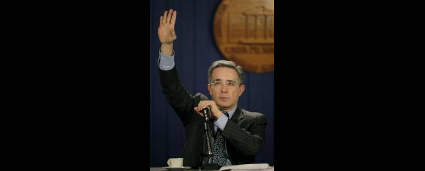 Sí habrá TLC, pero no hay fecha | Adriana Cubillos, Ap, Bogotá | El presidente Álvaro Uribe Vélez, dijo que "Colombia es una quinceañera con muchos pretendientes", al referirse a que el país ya firmó varios TLC.
