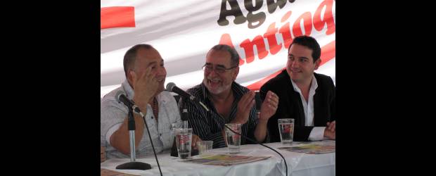 Colombia saborea cada vez más el Aguardiente Real | Óscar Montoya | Andy Montañez acompañó a Andrés Isaza en la rueda de prensa.
