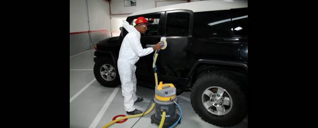 Un golpe o rayón no es el fin | | Los procesos profesionales de recuperación de pintura o de golpes leves, como los que se aplican en Car´s Details Center, buscan devolverle al carro a sus condiciones originales de fábrica en apariencia, desempeño y seguridad.