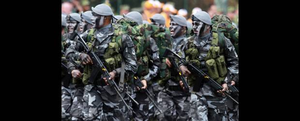 F.M. y Policía, en máxima operatividad | Archivo | La doctrina de operaciones conjuntas ha dado grandes éxitos a las Fuerzas Militares y la Policía. Un ejemplo de ellas son Jaque, que permitió la liberación de 15 secuestrados, y Fénix en la que murió alias Raúl Reyes.